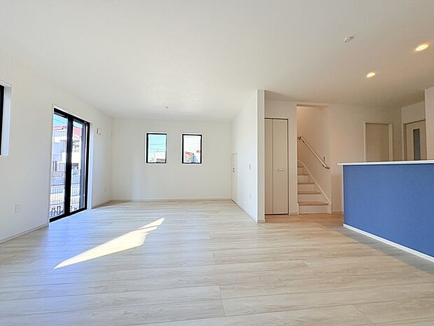 リビングは家具の配置も思いのまま。自由度が高い設計です。 