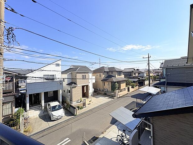 窓から眺める風景は一日の疲れを癒すヒーリングを奏でる、心地の良い時間を演出してくれます。室内も重要ですが、周りの環境もマイホーム選びの大事なポイント 