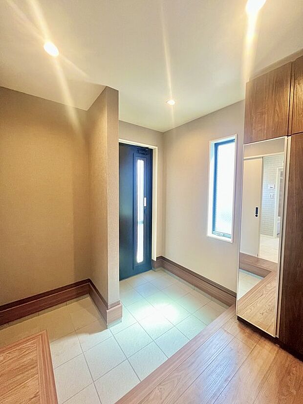 土間収納付きでベビーカーやゴルフバック、お子様のおもちゃもスッキリ収納できます。