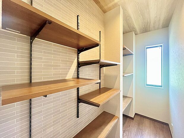 大容量のパントリーがございますので、非常食や食品のストックも沢山置けます。