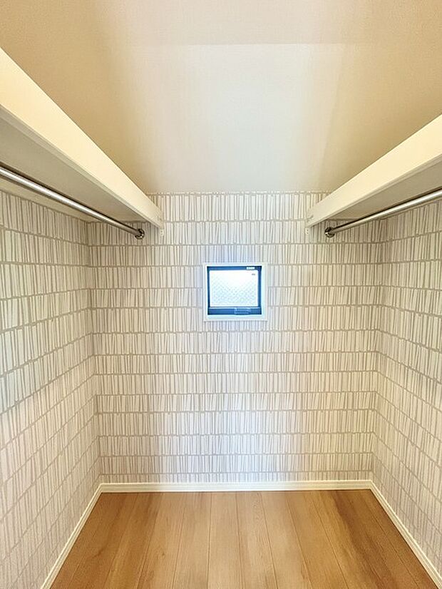 収納で悩む時間をなくしたい。家族の衣服が多くても頼もしいWIC(ウォークインクローゼット)