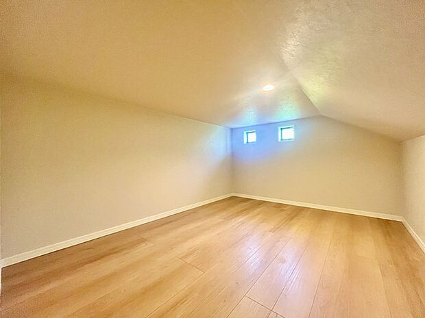 衣類の整理整頓に嬉しいクローゼット付きのお部屋。お子様のお部屋としても便利です。