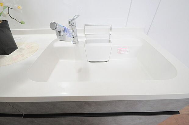 人造大理石トップのシステムキッチンです