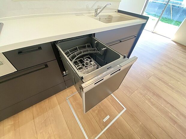 家事時間を短縮できる食洗器付き、毎日の負担を減らしてお料理を楽しめる嬉しい設備です。 