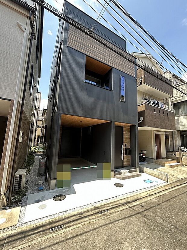 戸建てが立ち並ぶ静かな住宅街。四季折々の移り変わりを感じながら自然と楽しみ、暮らす、そんな毎日を日々の中で感じられる住環境 