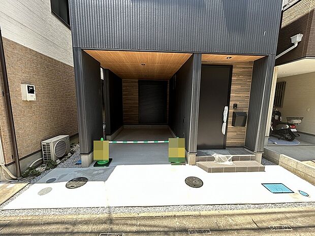 カースペースは1台駐車できます。車庫の出し入れのしやすさなど、実際に現地にてご確認ください。