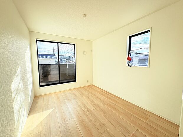 2面採光を確保した明るい室内は、爽やかな風を感じる居心地の良い空間です。 