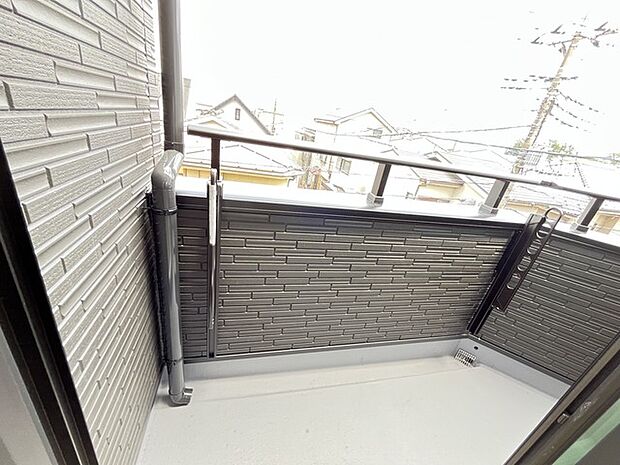 窓から眺める風景は一日の疲れを癒すヒーリングを奏でる、心地の良い時間を演出してくれます。室内も重要ですが、周りの環境もマイホーム選びの大事なポイント