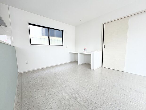 夕食の時間。家族、友人、両親、親戚との会話がより料理を美味しくしてくれる。あっという間に時間が過ぎてしまう居心地の良さは、普段はほっとする空間としてここにあります。 