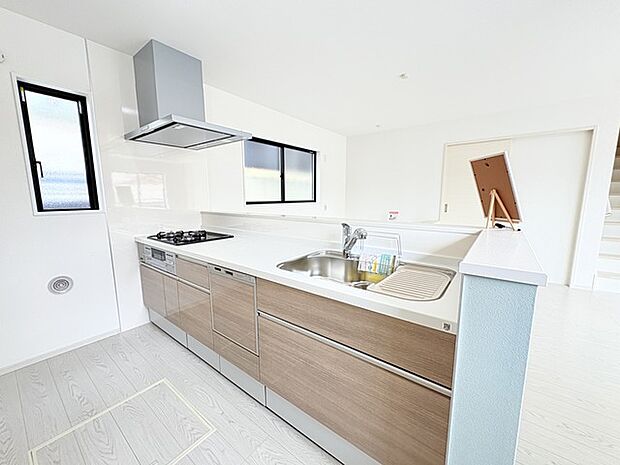 家族が一番集まる場所だから広々としつつも素敵な空間であって欲しい。皆がくつろぐリビングからキッチンまでが一つに繋がる空間。 