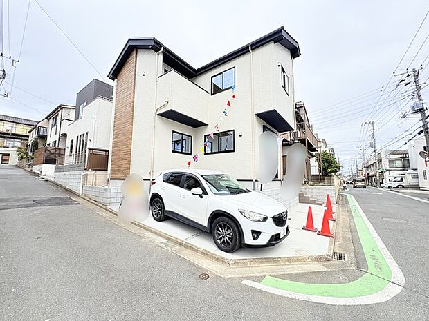 南道路に面しており日中もたくさんの陽が入ります。風通りや周辺環境など実際に現地にてご確認ください。 