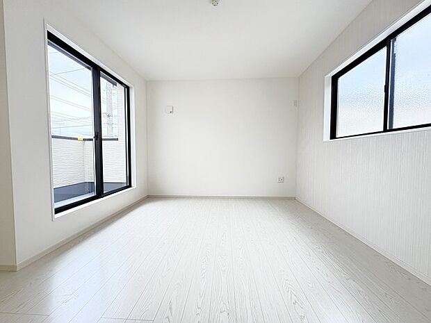 2面採光を確保した明るい室内は、爽やかな風を感じる居心地の良い空間です。 