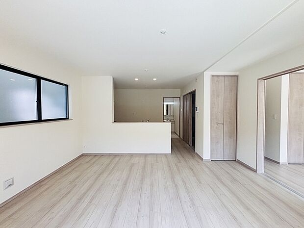 夕食の時間。家族、友人、両親、親戚との会話がより料理を美味しくしてくれる。あっという間に時間が過ぎてしまう居心地の良さは、普段はほっとする空間としてここにあります。 