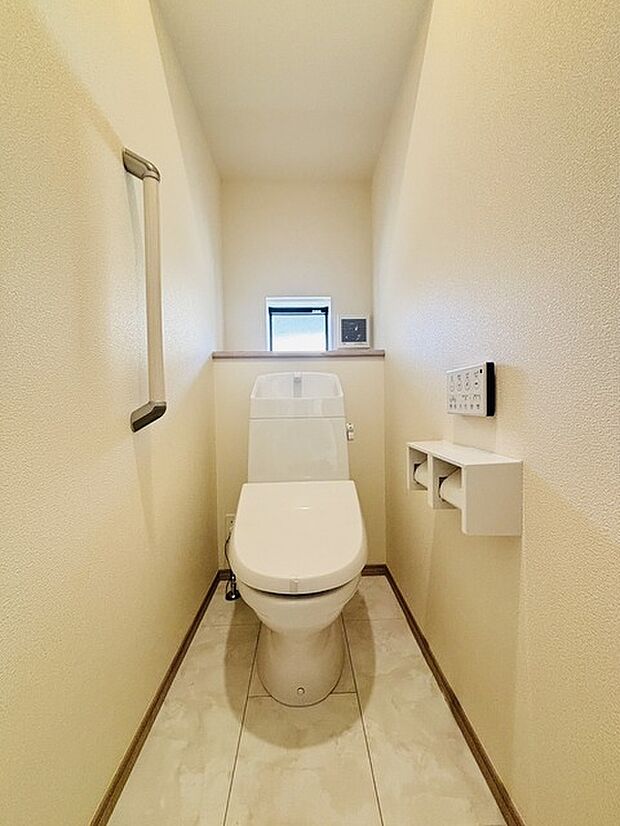 1.2階にそれでもトレイがございます。朝の混雑時に分散して利用できるほか、ゲスト用としても使い分けることもできます。 