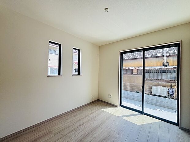 2面採光を確保した明るい室内は、爽やかな風を感じる居心地の良い空間です。 