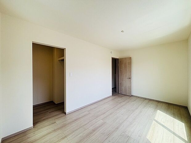 収納で悩む時間をなくしたい。家族の衣服が多くても頼もしいWIC（ウォークインクローゼット） 