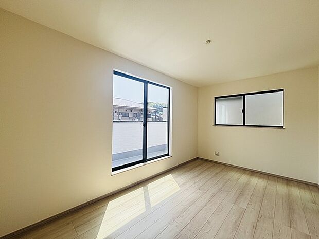 窓から眺める風景は一日の疲れを癒すヒーリングを奏でる、心地の良い時間を演出してくれます。室内も重要ですが、周りの環境もマイホーム選びの大事なポイント 