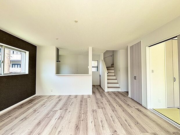 夕食の時間。家族、友人、両親、親戚との会話がより料理を美味しくしてくれる。あっという間に時間が過ぎてしまう居心地の良さは、普段はほっとする空間としてここにあります。 