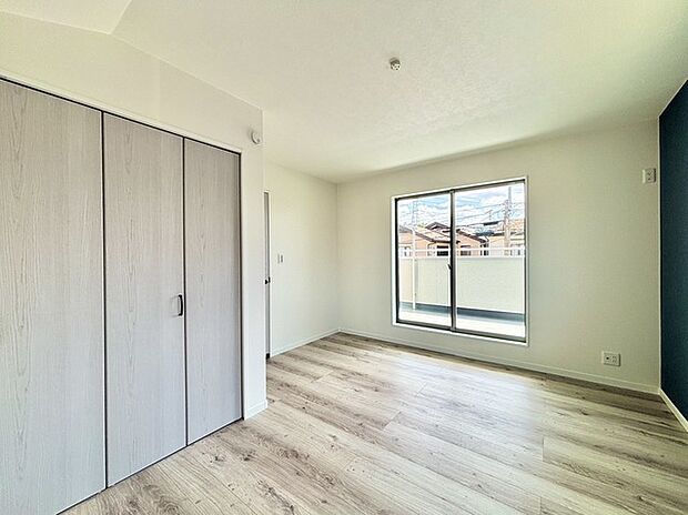 2面採光を確保した明るい室内は、爽やかな風を感じる居心地の良い空間です。 