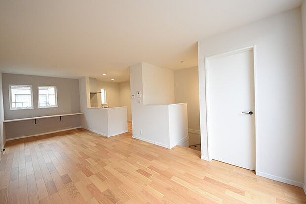 リビングは家具の配置も思いのまま。自由度が高い設計です。 