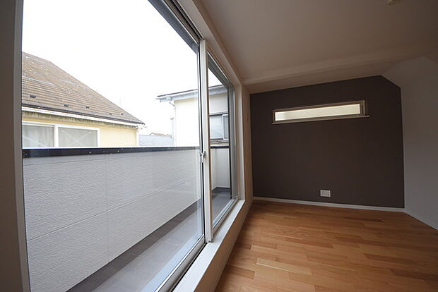 夕食の時間。家族、友人、両親、親戚との会話がより料理を美味しくしてくれる。あっという間に時間が過ぎてしまう居心地の良さは、普段はほっとする空間としてここにあります。 