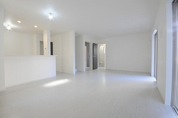 夕食の時間。家族、友人、両親、親戚との会話がより料理を美味しくしてくれる。あっという間に時間が過ぎてしまう居心地の良さは、普段はほっとする空間としてここにあります。 