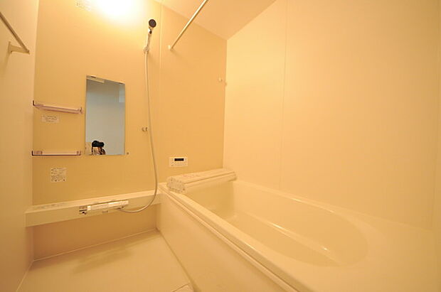 花粉や雨の日、寒い冬の時期に嬉しい浴室乾燥機。換気機能で入浴時に湿気を換気しカビの防止にもなります。