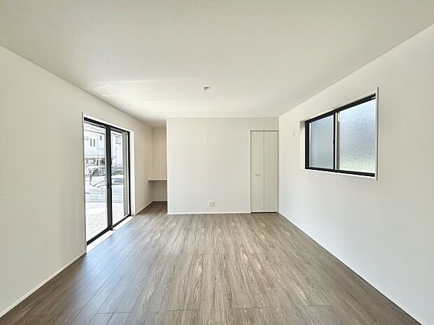 夕食の時間。家族、友人、両親、親戚との会話がより料理を美味しくしてくれる。あっという間に時間が過ぎてしまう居心地の良さは、普段はほっとする空間としてここにあります。 