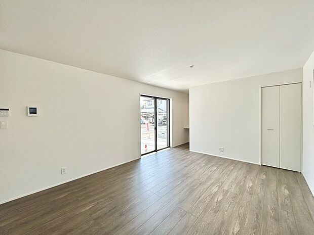 夕食の時間。家族、友人、両親、親戚との会話がより料理を美味しくしてくれる。あっという間に時間が過ぎてしまう居心地の良さは、普段はほっとする空間としてここにあります。 