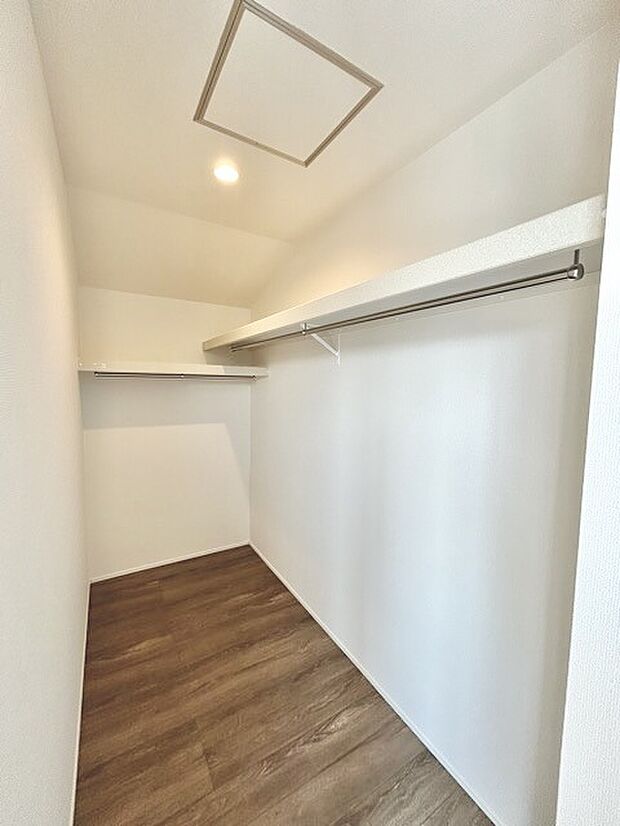 大容量クローゼット付き！家族の成長と共に増える荷物もスッキリ収納。 