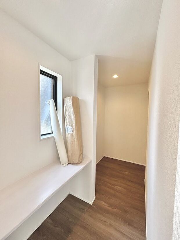 広々収納で、仕事着、普段着をまとめて収納できます。 