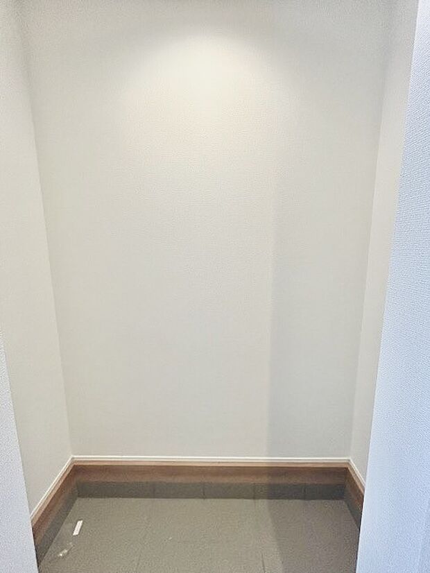 土間収納付きでベビーカーやゴルフバック、お子様のおもちゃもスッキリ収納できます。