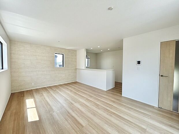 夕食の時間。家族、友人、両親、親戚との会話がより料理を美味しくしてくれる。あっという間に時間が過ぎてしまう居心地の良さは、普段はほっとする空間としてここにあります。