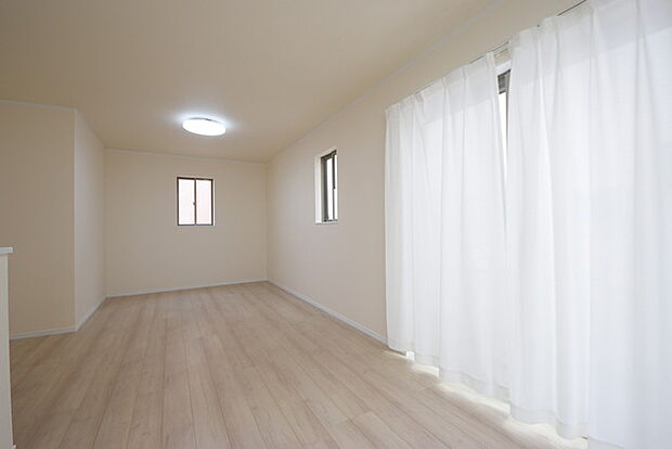 夕食の時間。家族、友人、両親、親戚との会話がより料理を美味しくしてくれる。あっという間に時間が過ぎてしまう居心地の良さは、普段はほっとする空間としてここにあります。 