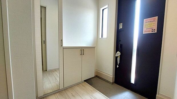 お客様をお迎えする玄関、お家の出入りもスムーズに行えます。