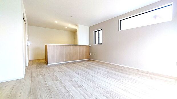 リビングは家具の配置も思いのまま。自由度が高い設計です。