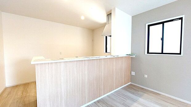 キッチンはオープンカフェスタイルだからリビングとの一体感はバッチリ。毎日のお料理時間も楽しくなりそうです。