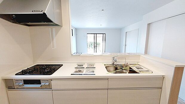 夕食の時間。家族、友人、両親、親戚との会話がより料理を美味しくしてくれる。あっという間に時間が過ぎてしまう居心地の良さは、普段はほっとする空間としてここにあります。