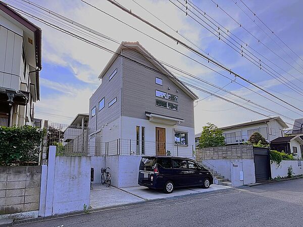 東側道路を挟んだ隣地は 狭山体育園野球場の為　日中もたくさんの陽が入ります。風通りや周辺環境など実際に現地にてご確認ください。