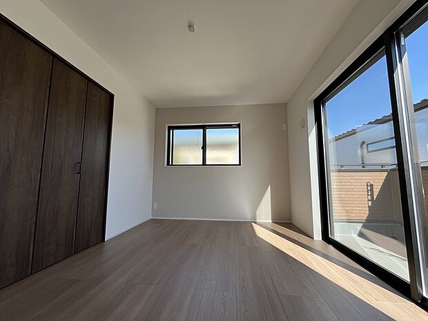 2面採光を確保した明るい室内は、爽やかな風を感じる居心地の良い空間です。 