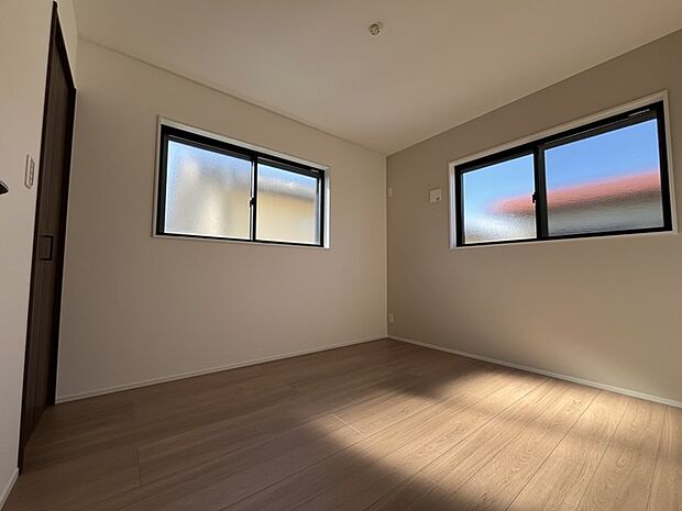 2面採光を確保した明るい室内は、爽やかな風を感じる居心地の良い空間です。 