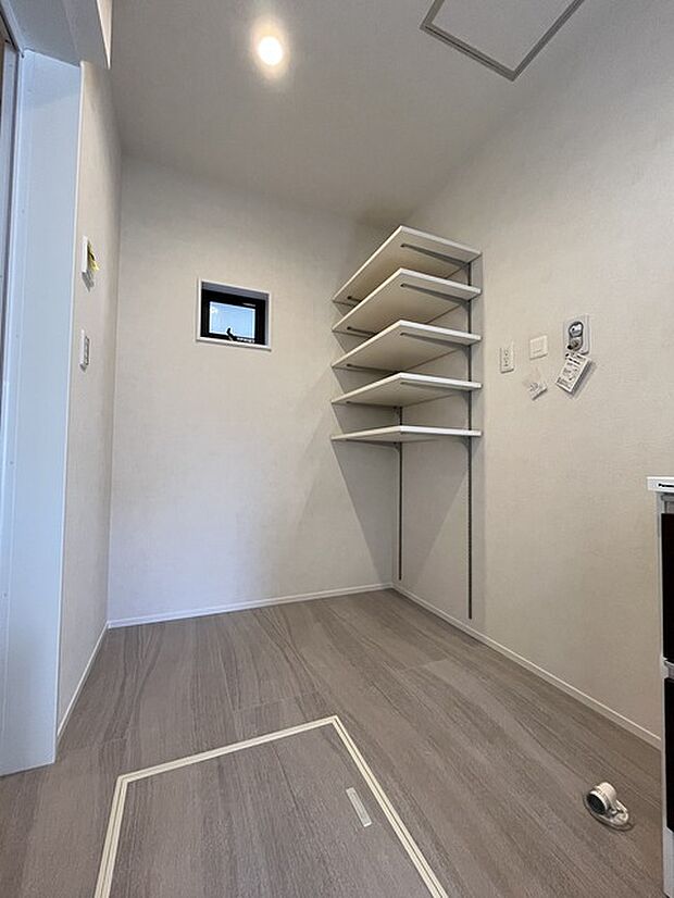 ゆとりの洗面スペースで朝の身支度もスムーズに行えます。 