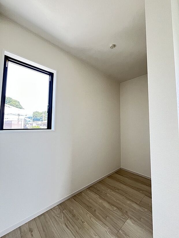 収納で悩む時間をなくしたい。家族の衣服が多くても頼もしいWIC(ウォークインクローゼット)