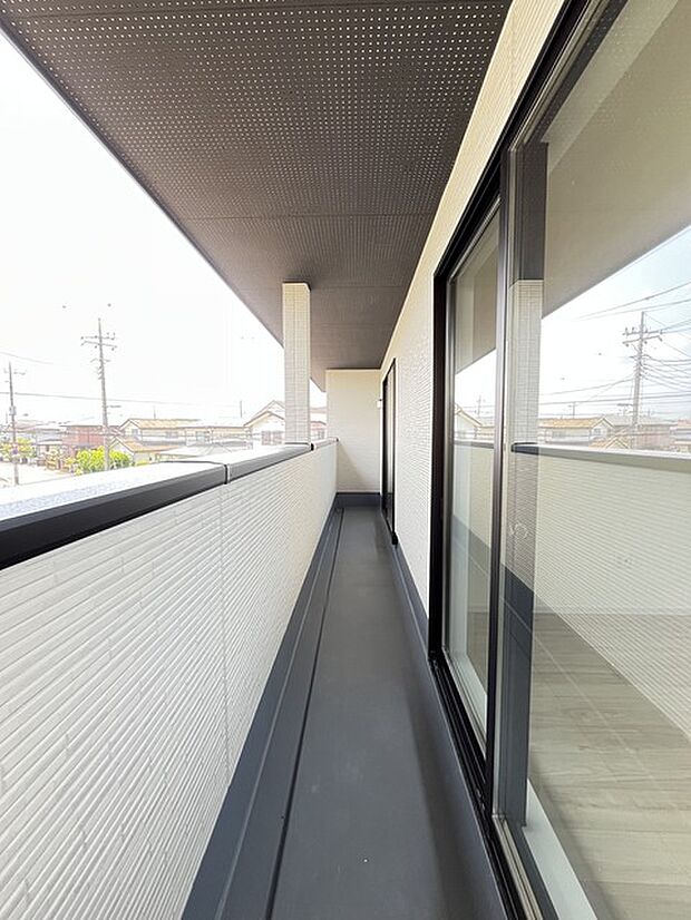 窓から眺める風景は一日の疲れを癒すヒーリングを奏でる、心地の良い時間を演出してくれます。室内も重要ですが、周りの環境もマイホーム選びの大事なポイント