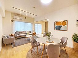 ユアコート武蔵藤沢 3LDKのリビング/ダイニング