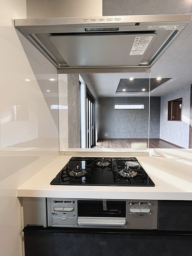 キッチンはオープンカフェスタイルだからリビングとの一体感はバッチリ。毎日のお料理時間も楽しくなりそうです。