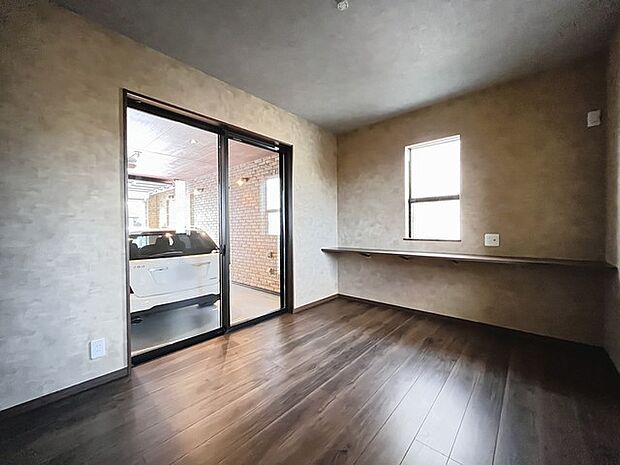 ホビールームにはカウンターがあり、リモートにも便利です。