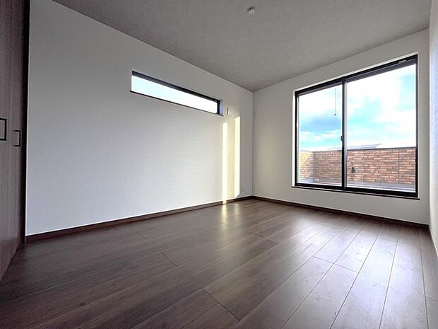 洋室の大きさは6.0帖です。南側ワイドバルコニーに続くお部屋です。 