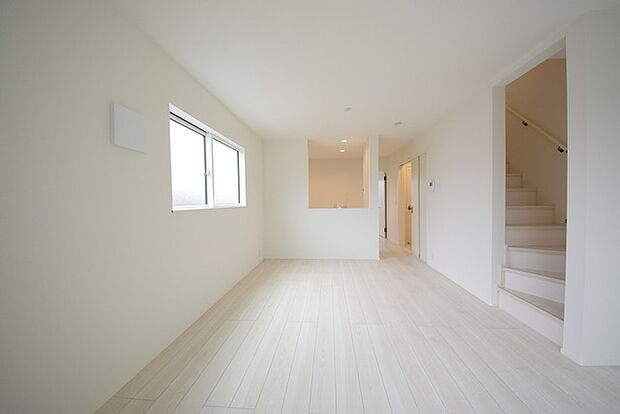 夕食の時間。家族、友人、両親、親戚との会話がより料理を美味しくしてくれる。あっという間に時間が過ぎてしまう居心地の良さは、普段はほっとする空間としてここにあります。 