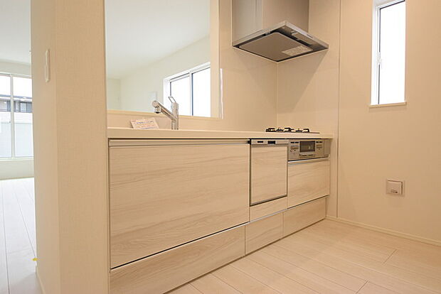 家事時間を短縮できる食洗器付き、毎日の負担を減らしてお料理を楽しめる嬉しい設備です。 